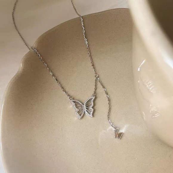 Cutout butterfly fringe necklace female - Picture 4 of 5